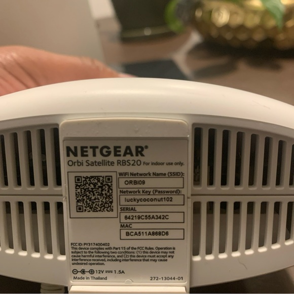 LOT 2 NETGEAR (1) Orbi Router RBR40 (1) Orbi Satellite RBS20 - Picture 4 of 8